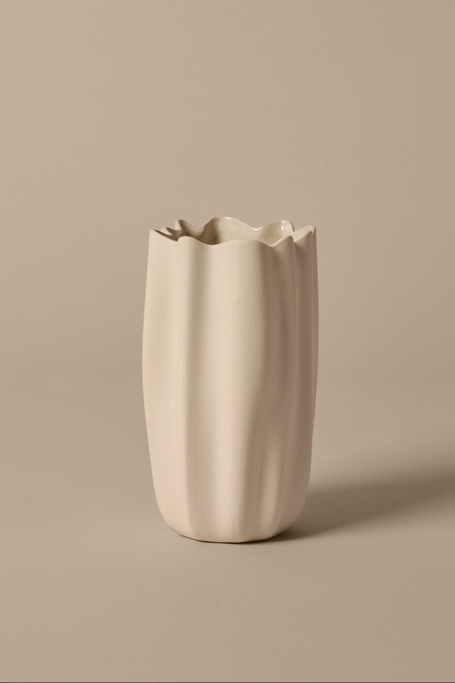 Nium vase, H23 - Off-white